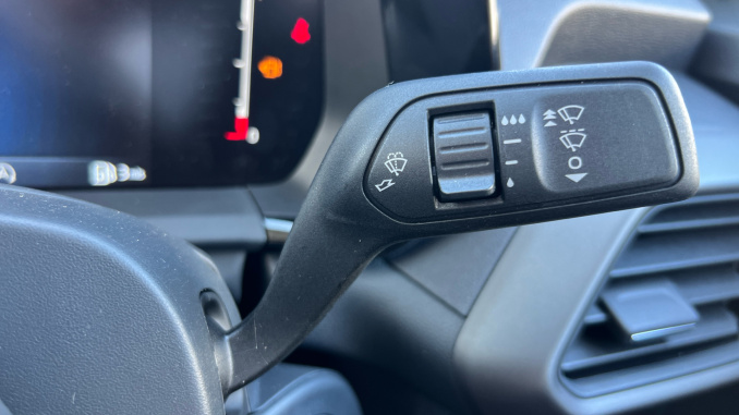 Ford Tourneo Connect 2.0 EcoBlue Titanium 5dr Auto Diesel Estate - Image 34